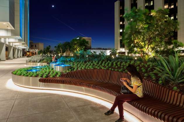 AHBE Landscape Architects Unveils Healing Gardens for Cedars-Sinai Medical Center : Photo credit © @heliphoto.net