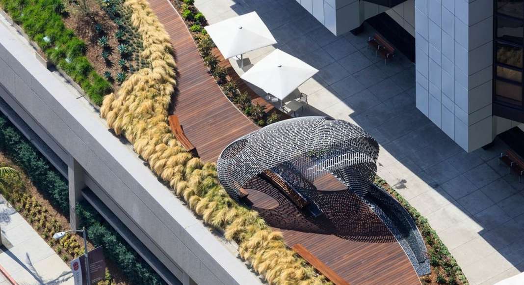 AHBE Landscape Architects Unveils Healing Gardens for Cedars-Sinai Medical Center : Photo credit © @heliphoto.net