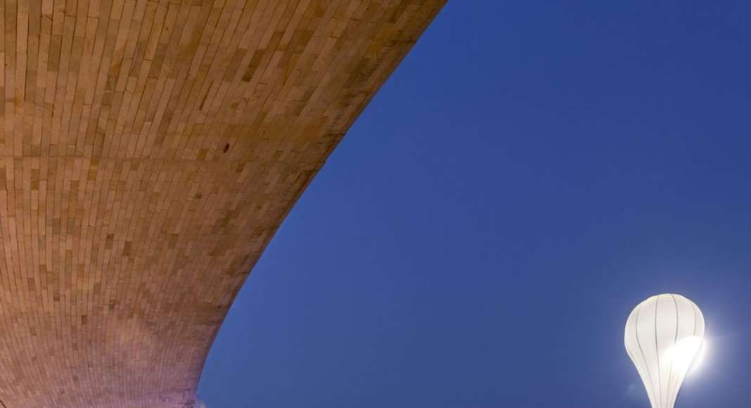 Covered Walkway - Water Cascade : Photo credit © Markus Elblaus