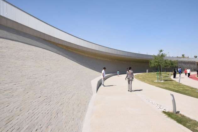 Covered Walkway - Transition Section : Photo credit © MAN