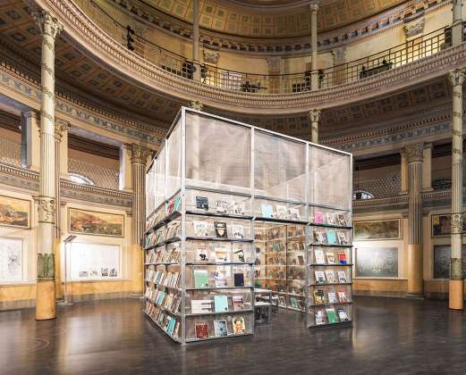 PRESS BOX: un kiosco pop-up de trama metálica diseñado por SET Architects : Fotografía © Marco Cappelletti