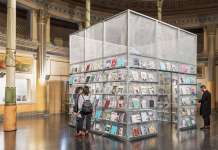 PRESS BOX: un kiosco pop-up de trama metálica diseñado por SET Architects : Fotografía © Marco Cappelletti