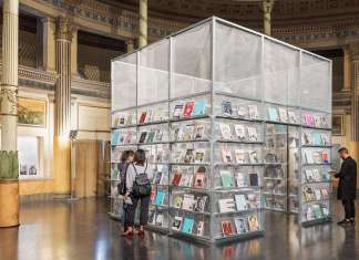 PRESS BOX: un kiosco pop-up de trama metálica diseñado por SET Architects : Fotografía © Marco Cappelletti