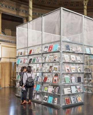 PRESS BOX: un kiosco pop-up de trama metálica diseñado por SET Architects : Fotografía © Marco Cappelletti
