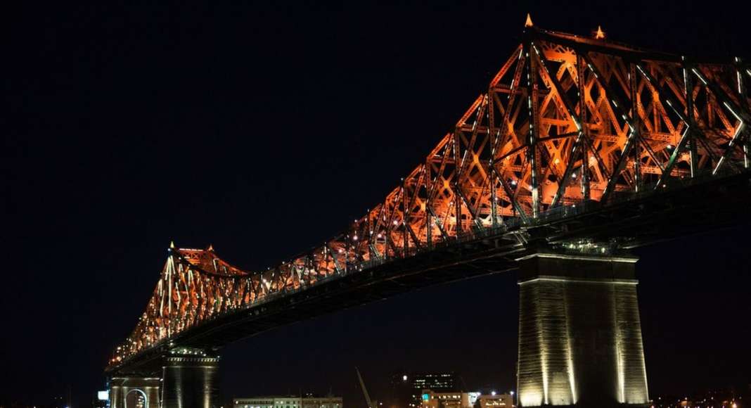 Jacques Cartier Bridge Interactive Illumination_Living Connections : Photo credit © Moment Factory