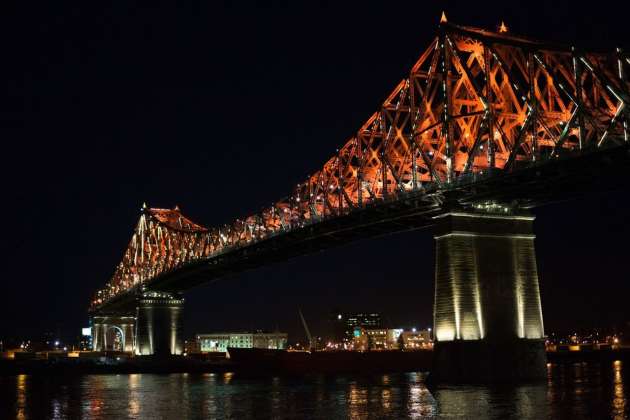 Jacques Cartier Bridge Interactive Illumination_Living Connections : Photo credit © Moment Factory