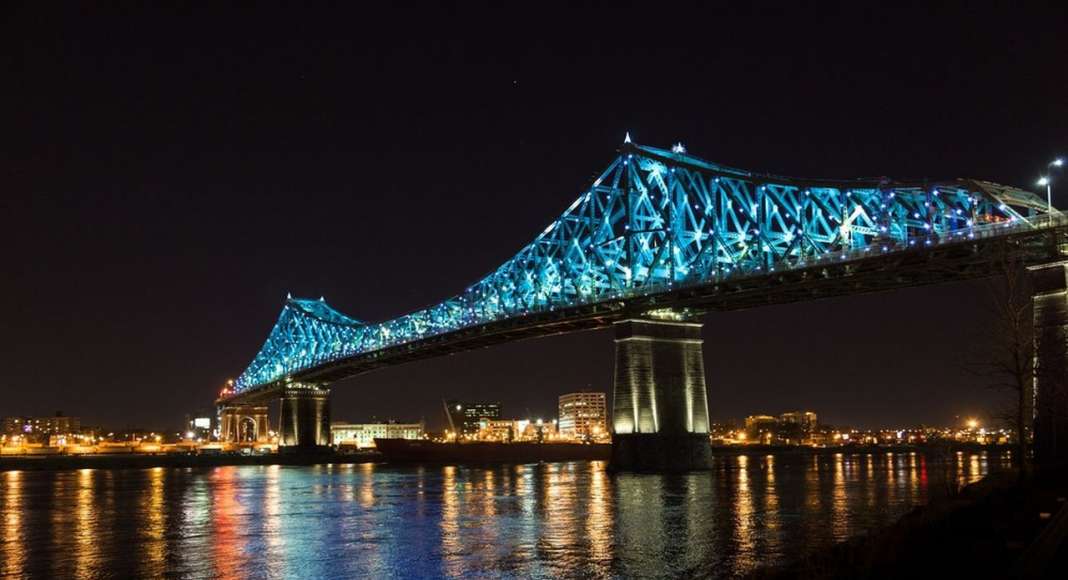 Jacques Cartier Bridge Interactive Illumination_Living Connections : Photo credit © Moment Factory