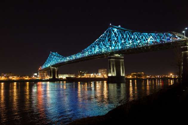 Jacques Cartier Bridge Interactive Illumination_Living Connections : Photo credit © Moment Factory