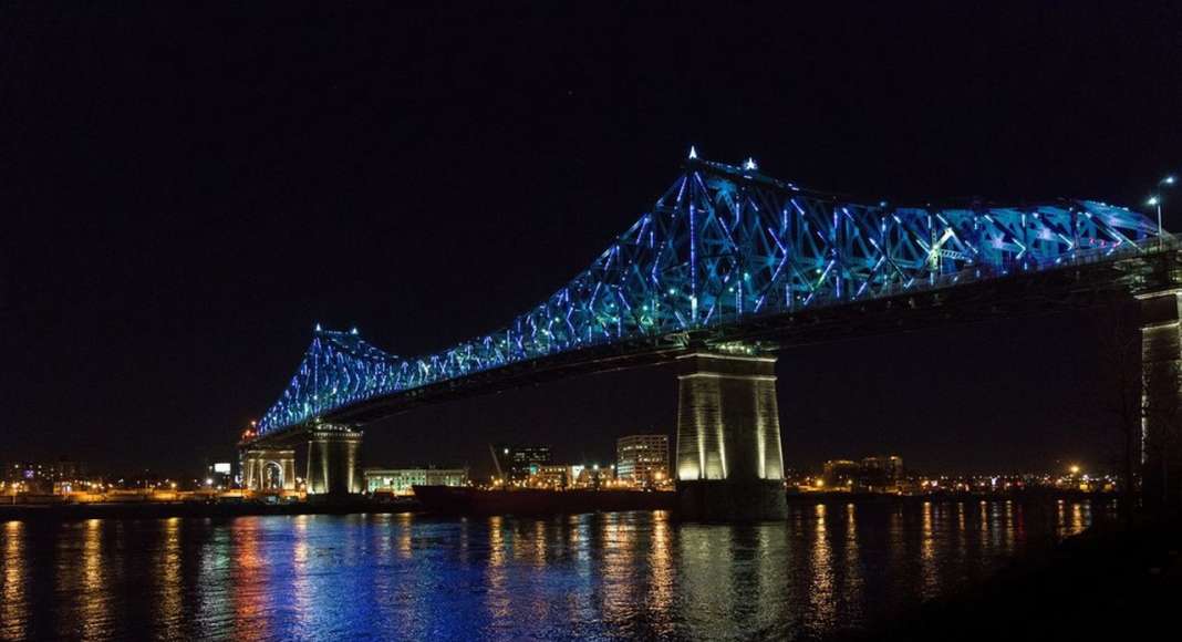 Jacques Cartier Bridge Interactive Illumination_Living Connections : Photo credit © Moment Factory