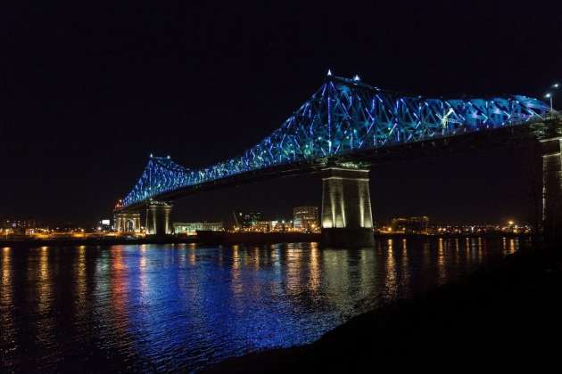 Jacques Cartier Bridge Interactive Illumination_Living Connections : Photo credit © Moment Factory