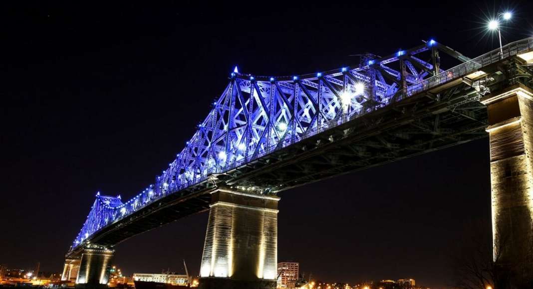 Jacques Cartier Bridge Interactive Illumination_Living Connections : Photo credit © Moment Factory