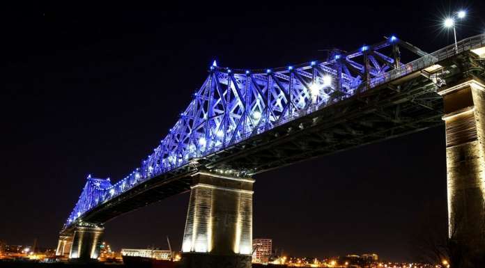 Jacques Cartier Bridge Interactive Illumination_Living Connections : Photo credit © Moment Factory
