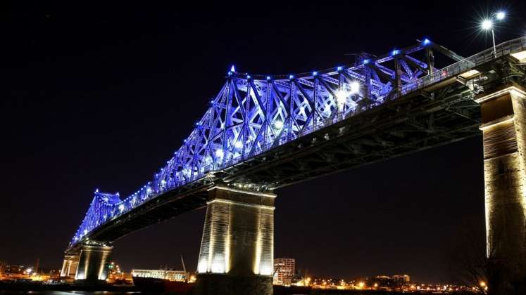 Jacques Cartier Bridge Interactive Illumination_Living Connections : Photo credit © Moment Factory