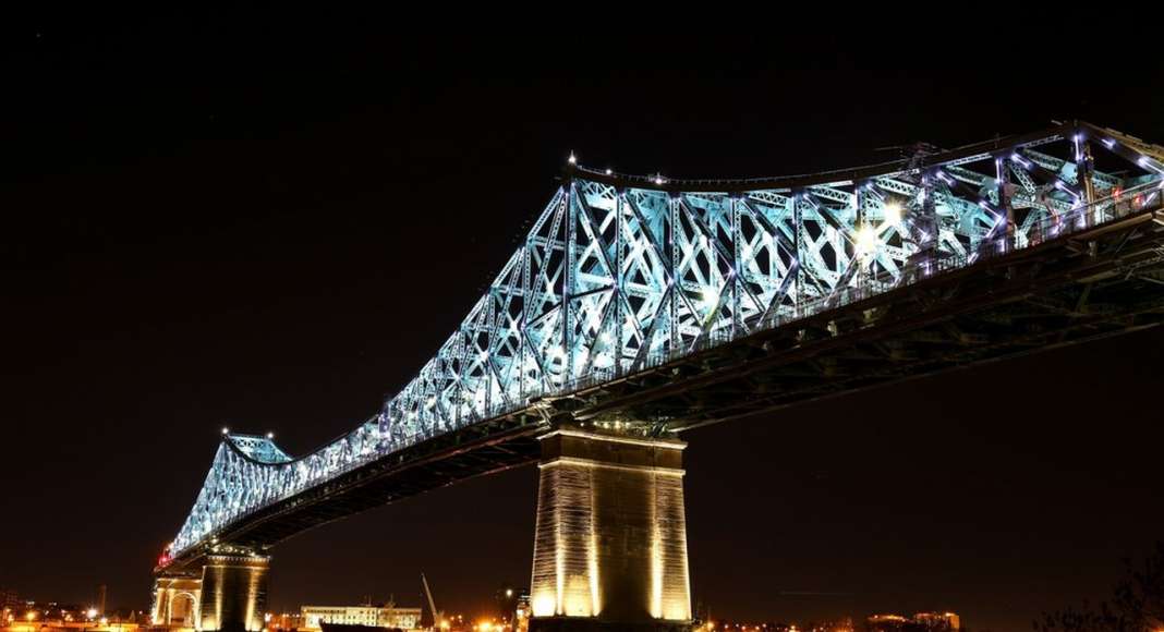 Jacques Cartier Bridge Interactive Illumination_Living Connections : Photo credit © Moment Factory