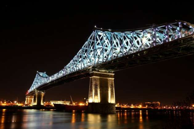 Jacques Cartier Bridge Interactive Illumination_Living Connections : Photo credit © Moment Factory