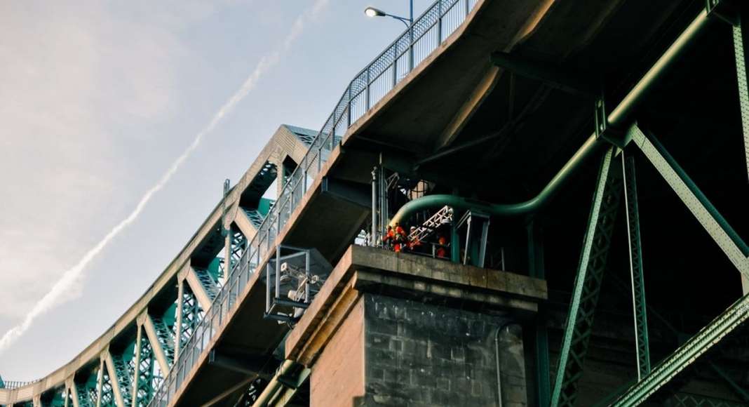 Jacques Cartier Bridge Interactive Illumination_In Construction : Photo credit © Moment Factory