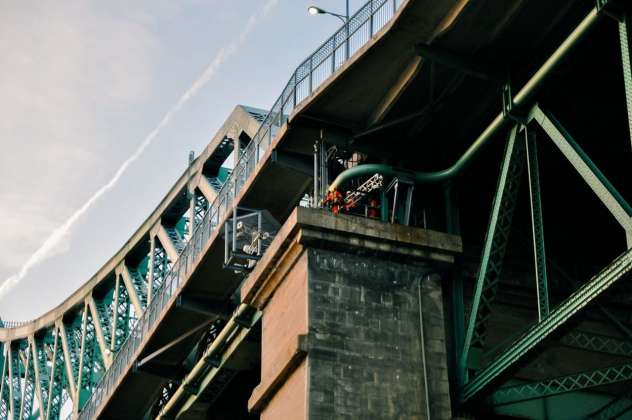 Jacques Cartier Bridge Interactive Illumination_In Construction : Photo credit © Moment Factory