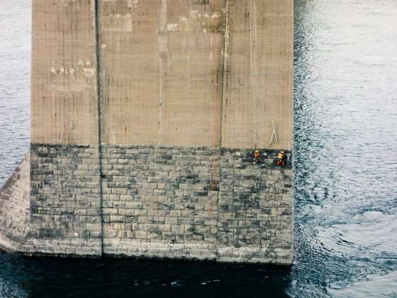 Jacques Cartier Bridge Interactive Illumination_In Construction : Photo credit © Moment Factory