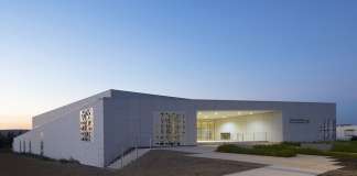 Sports Hall of the Jean-Louis Trintignant Middle School in Uzès : Photo credit ©photoarchitecture.com