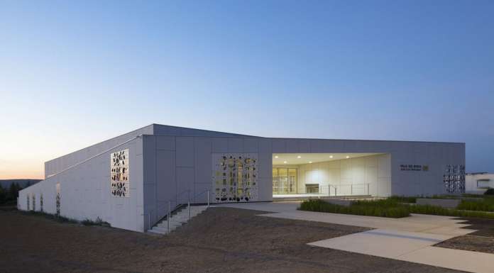 Sports Hall of the Jean-Louis Trintignant Middle School in Uzès : Photo credit ©photoarchitecture.com