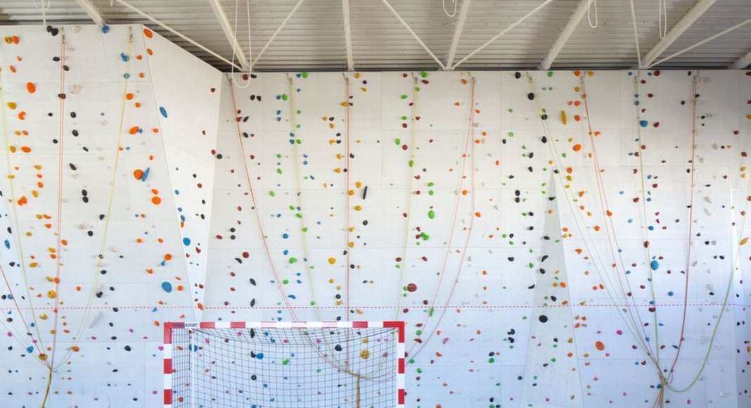 View of the climbing wall : Photo credit ©photoarchitecture.com