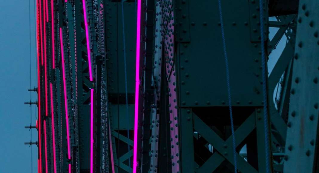 Jacques Cartier Bridge Interactive Illumination_LED Technology : Photo credit © The Jacques Cartier and Champlain Bridges Incorporated (JCCBI)