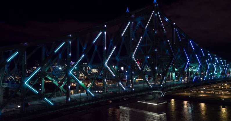 Jacques Cartier Bridge Interactive Illumination_Living Connections : Photo credit © Moment Factory