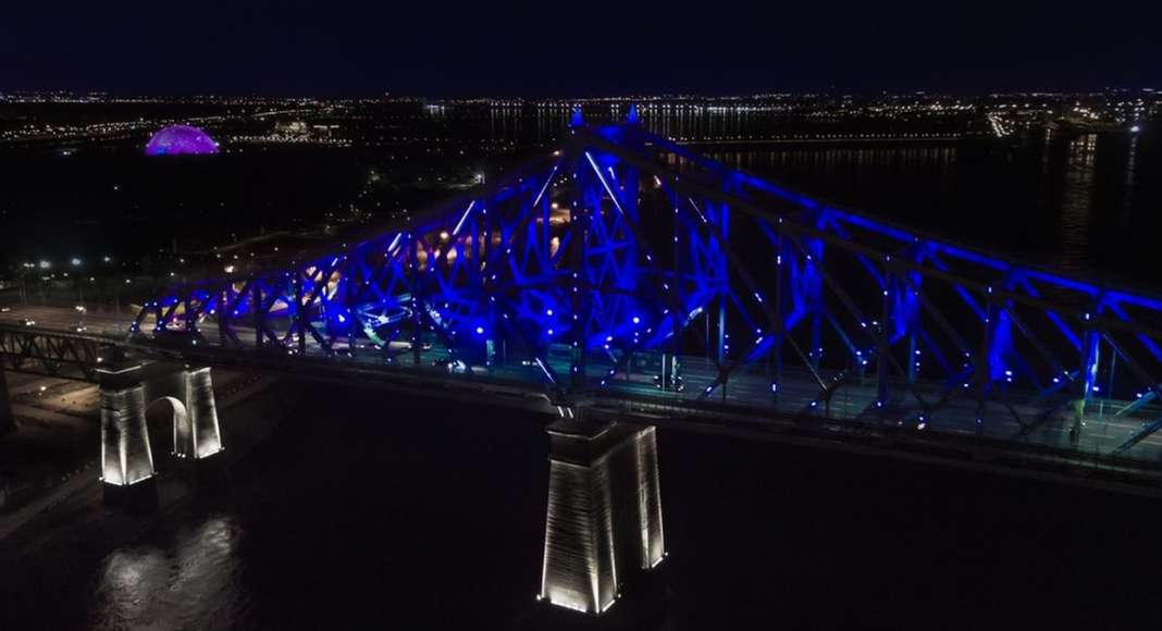 Jacques Cartier Bridge Interactive Illumination_Living Connections : Photo credit © Moment Factory