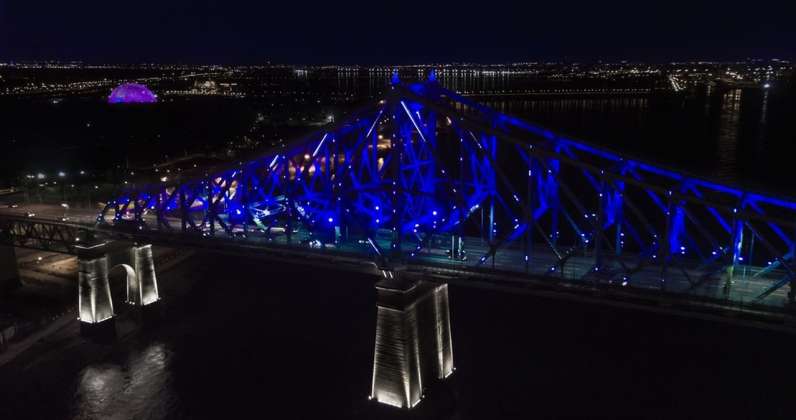 Jacques Cartier Bridge Interactive Illumination_Living Connections : Photo credit © Moment Factory