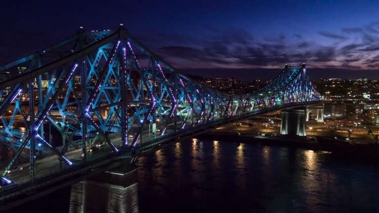 Jacques Cartier Bridge Interactive Illumination_Living Connections : Photo credit © Moment Factory