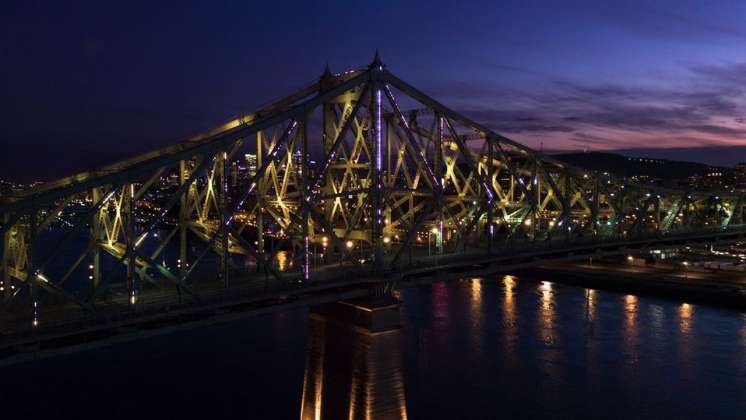 Jacques Cartier Bridge Interactive Illumination_Living Connections : Photo credit © Moment Factory