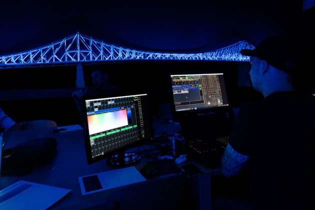 Jacques Cartier Bridge Interactive Illumination_Behind The Scenes : Photo credit © Moment Factory