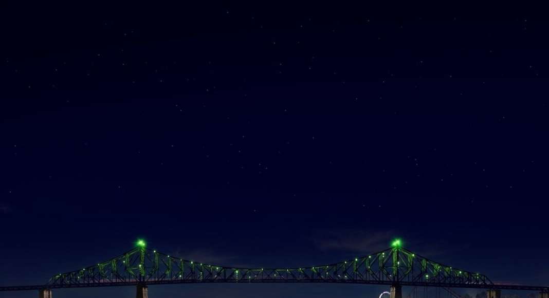 Jacques Cartier Bridge Interactive Illumination (Render)_Hourly Data Show_Mood WHEN: EVERY HOUR, AS PART OF THE HOURLY DATA SHOW For the final visualisation, the mood of the city takes over the bridge. Happy and joyful or downbeat and gloomy, the bridge reflects, in real-time, how the city expresses itself online. : Photo credit © Moment Factory