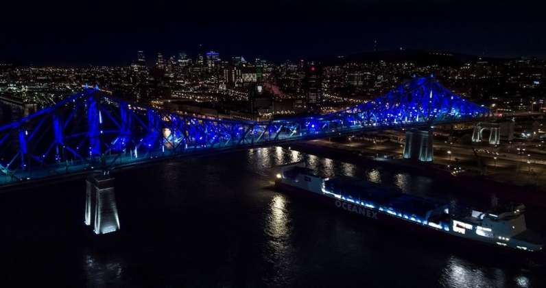 Jacques Cartier Bridge Interactive Illumination_Living Connections : Photo credit © Moment Factory