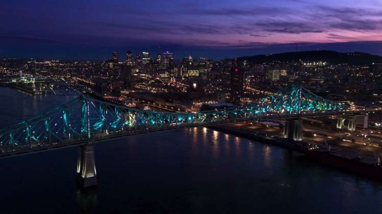 Jacques Cartier Bridge Interactive Illumination_Living Connections : Photo credit © Moment Factory