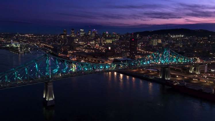 Jacques Cartier Bridge Interactive Illumination_Living Connections : Photo credit © Moment Factory