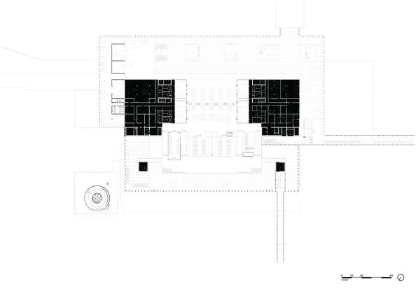 The drawing shows the plan of the second floor of the new Amsterdam Airport Schiphol Terminal. It depicts the relationship of the plateau, positioned on the 2nd floor, with the departures area on the landside and the passenger area on the airside. : Drawing © KAAN Architecten