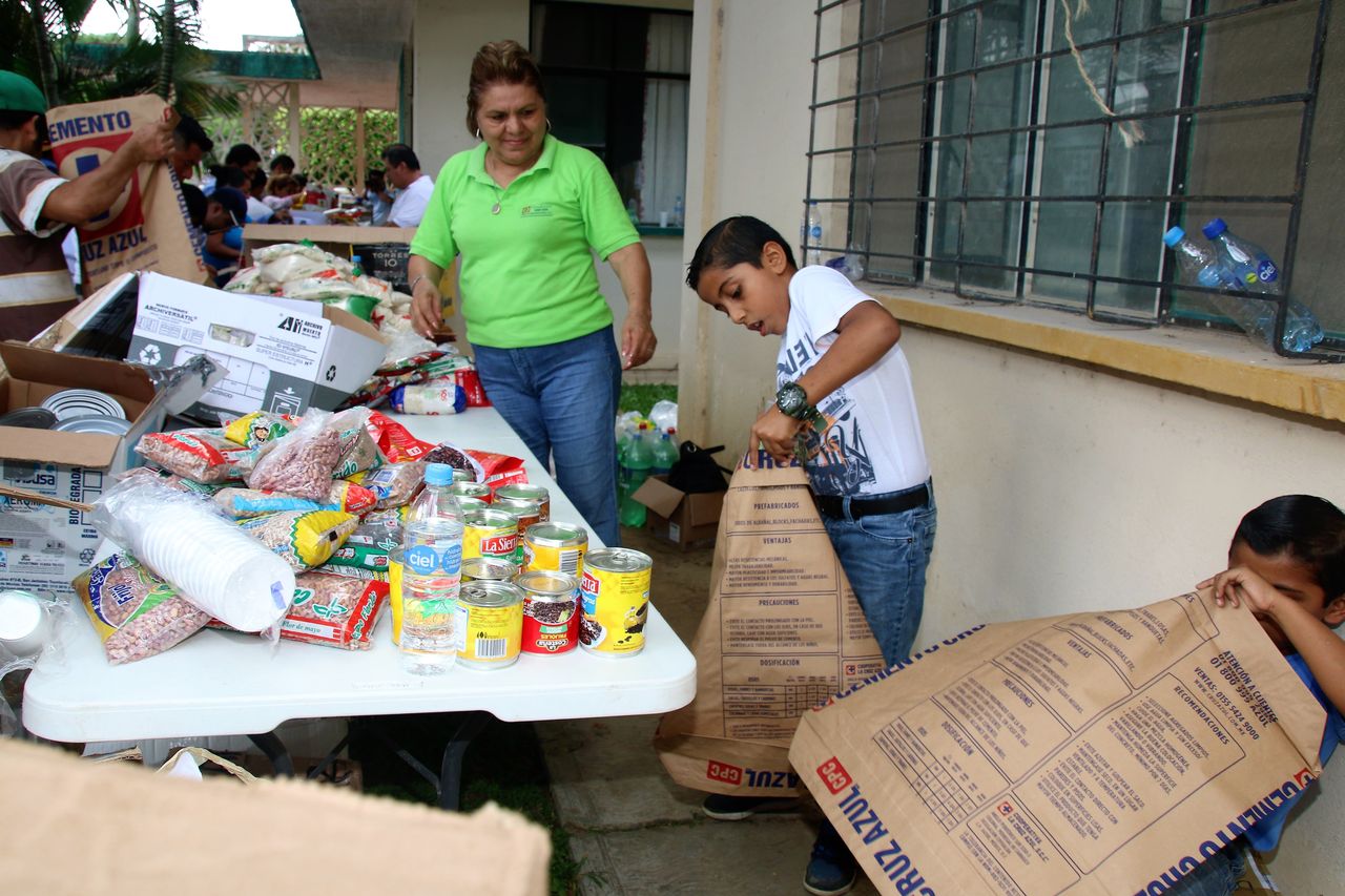 Cooperativa La Cruz Azul a través de su Fundación apoya a daminificados del Terremoto : Fotografía © La Cooperativa La Cruz Azul