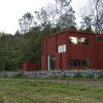 The location of the building between the fields and forest. The torque of the interior in the upward motion is reflected in the facade expression. : Photo © Bornstein Lyckefors Arkitekter