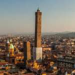 Torre Asinelli and Torre Garisenda : Photo © CODE