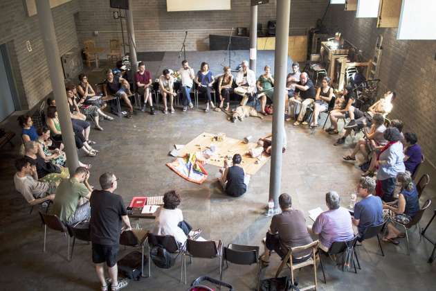 Cooperativa La Borda, 2017-2018, Arquitectos: La Col, formada por Arnau Andrés, Eliseu Arrufat, Ari Artigas, Carles Baiges, Anna Clemente, Lali Daví, Cristina Gamboa, Ernest Garriga, Mirko Gegundez, Laura Lluch, Lluc Hernàndez, Pol Massoni, Jordi Miró y Núria Vila : Fotografía cortesía del © Institut Ramon Llull