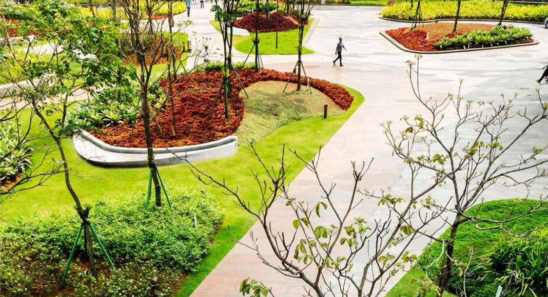 The 1km loop highlighted here by contrasting Brazilian granites: Red Dragon in a pixelated field of Rosa Beatriz and Preto pavers : Photo credit courtesy of © Ana Mello