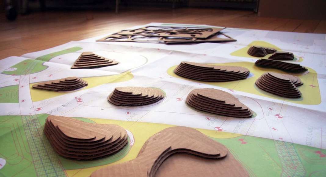 Cardboard model study at the garden of planted islands : Photo credit courtesy of © Balmori Associates