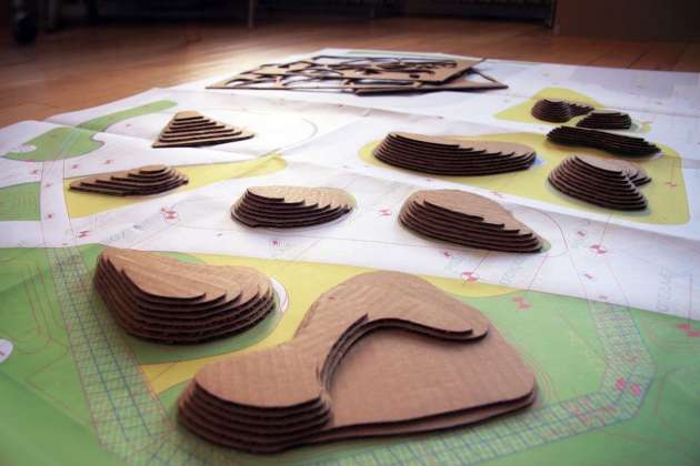 Cardboard model study at the garden of planted islands : Photo credit courtesy of © Balmori Associates