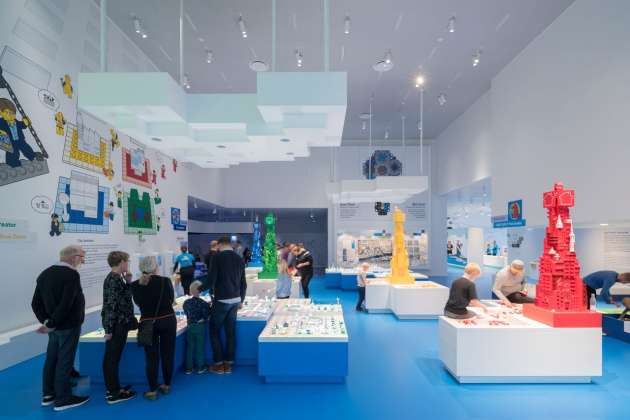 LEGO House in Billund, Dinamarca diseñada por BIG — Bjarke Ingels Group : Photo © Iwan Baan