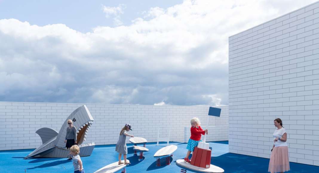 LEGO House in Billund, Dinamarca diseñada por BIG — Bjarke Ingels Group : Photo © Iwan Baan