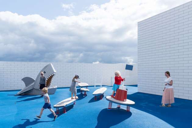 LEGO House in Billund, Dinamarca diseñada por BIG — Bjarke Ingels Group : Photo © Iwan Baan