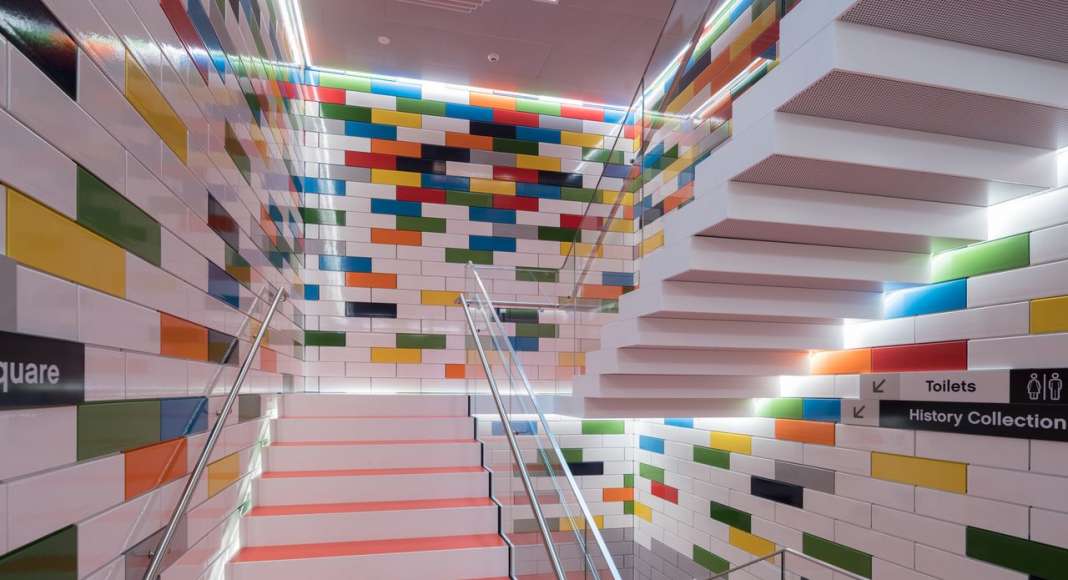 LEGO House in Billund, Dinamarca diseñada por BIG — Bjarke Ingels Group : Photo © Iwan Baan