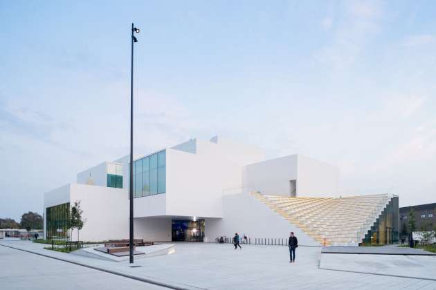 LEGO House in Billund, Dinamarca diseñada por BIG — Bjarke Ingels Group : Photo © Iwan Baan