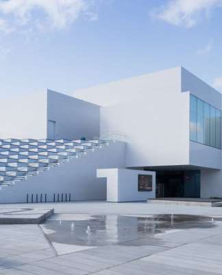 LEGO House in Billund, Dinamarca diseñada por BIG — Bjarke Ingels Group : Photo © Iwan Baan